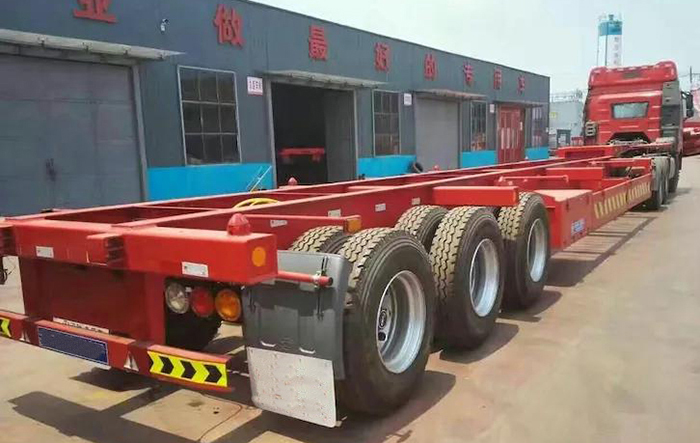 低平板運(yùn)輸車(chē)在雨天需要注意的駕駛技巧